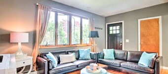 Fully stocked vacation home with large private yard, decks and BBQ gas grill