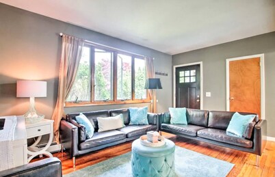 Fully stocked vacation home with large private yard, decks and BBQ gas grill & 1 mile to Narragansett Beach !
