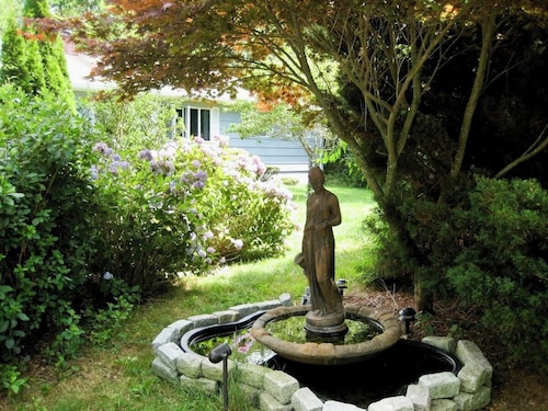 Fully stocked vacation home with large private yard, decks and BBQ gas grill