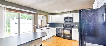 Family friendly yard, with deck and gas BBQ.  The perfect place to relax and enjoy Narragansett!