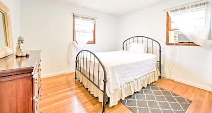 Family friendly yard, with deck and gas BBQ. The perfect place to relax and enjoy Narragansett!