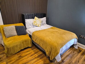 Ferros/tábuas de passar roupa, Wi-Fi de cortesia, roupa de cama