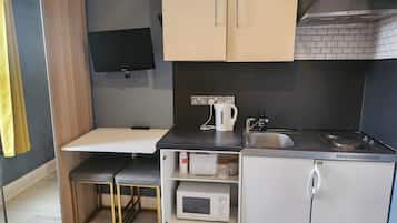 Fridge, microwave, stovetop, electric kettle