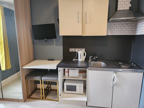 Modern apartment one minute walk from tube station London,near Stratford 