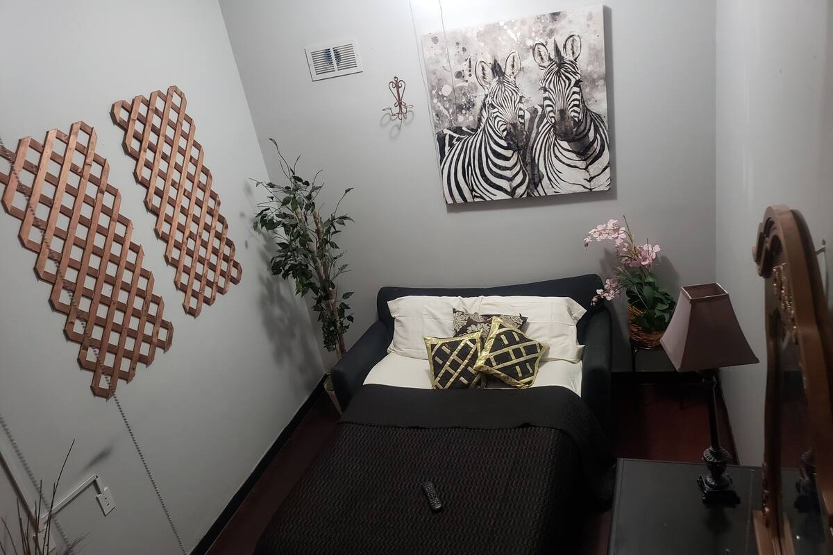 Comfort Apartment, Multiple Bedrooms, Non Smoking, Kitchenette | Desk, laptop workspace, iron/ironing board (on request), WiFi (free)