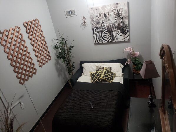 Comfort Apartment, Multiple Bedrooms, Non Smoking, Kitchenette | 5 bedrooms, individually decorated, individually furnished, desk