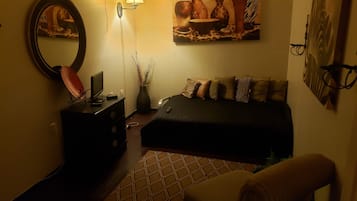 Comfort Apartment, Multiple Bedrooms, Non Smoking, Kitchenette | 5 bedrooms, individually decorated, individually furnished, desk