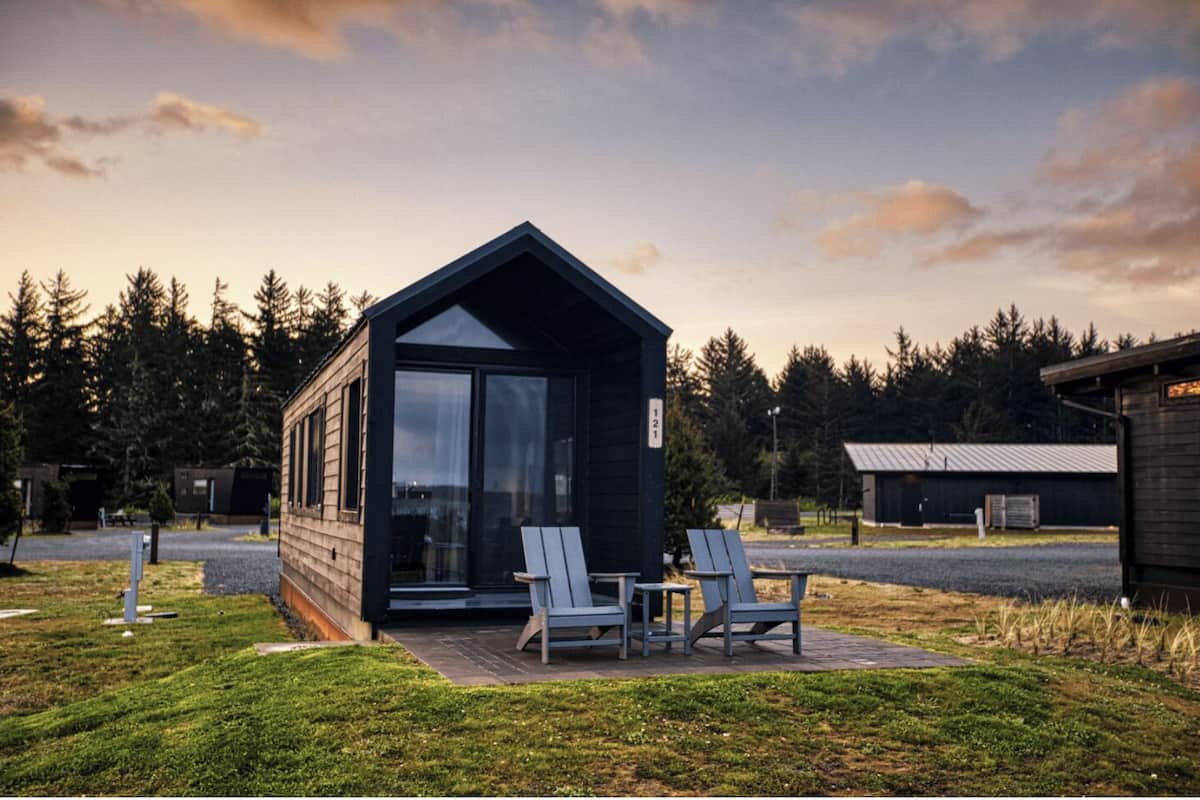 Partial Waterview Kamp Haus | 高档床上用品、熨斗/熨板、免费 WiFi、特色装修
