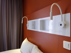 Habitación triple, varias camas | Escritorio, cortinas opacas, sistema de insonorización y wifi gratis