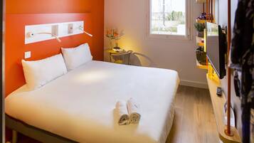 Double Room | Desk, blackout drapes, soundproofing, free WiFi