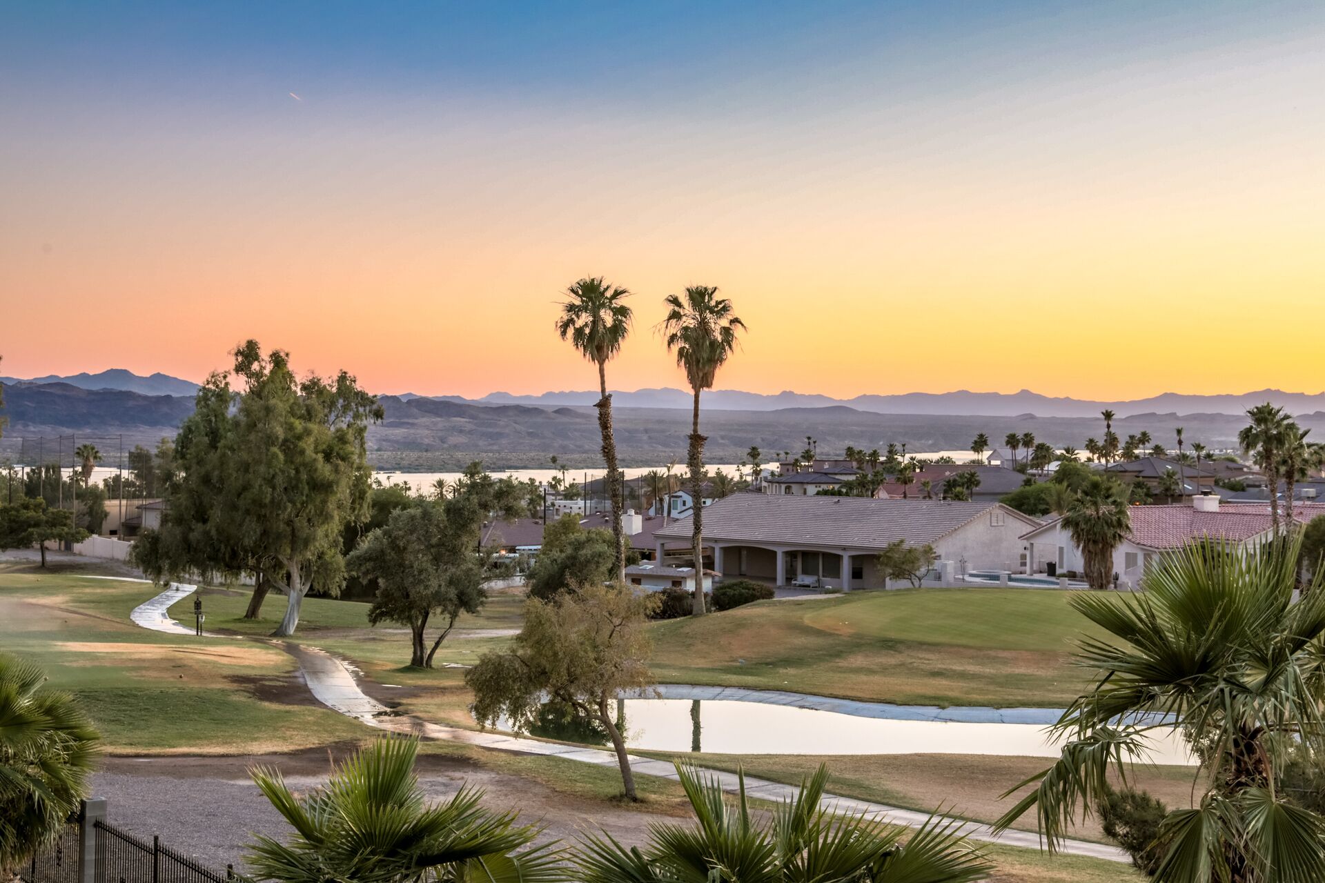 Spectacular Views!!! Overlooking Havasu's finest golf course &  lake sunsets.