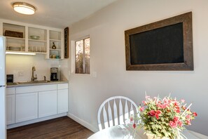 Interior - Welcome to Everett Darling Couples Getaway (Caldwell)