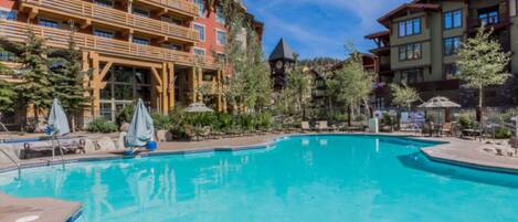 Piscine extérieure, piscine chauffée