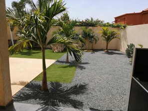 Property grounds - VILLA AMY near shopping center and 7-minute walk from the beach (Ngaparou)