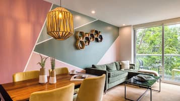 Apartment with Balcony | Comedor