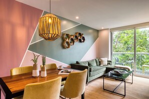 Apartment with Balcony | Comedor