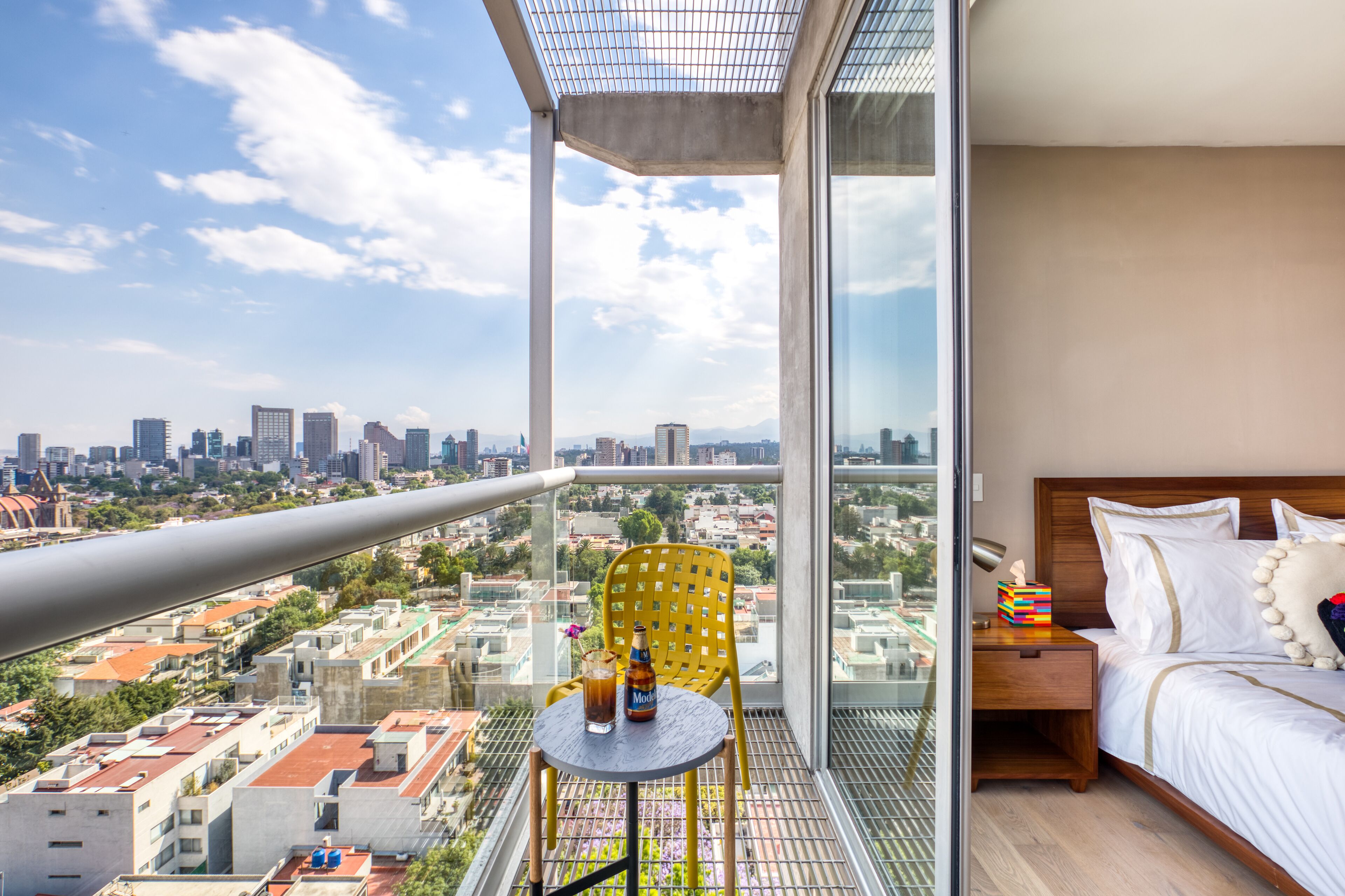 Mexican Style Apartment with Balcony | 2 makuuhuonetta, untuvapeitot, yksilöllisesti sisustettu