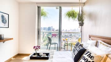 Apartment with Balcony | 2 bedrooms, down duvets, individually decorated, individually furnished