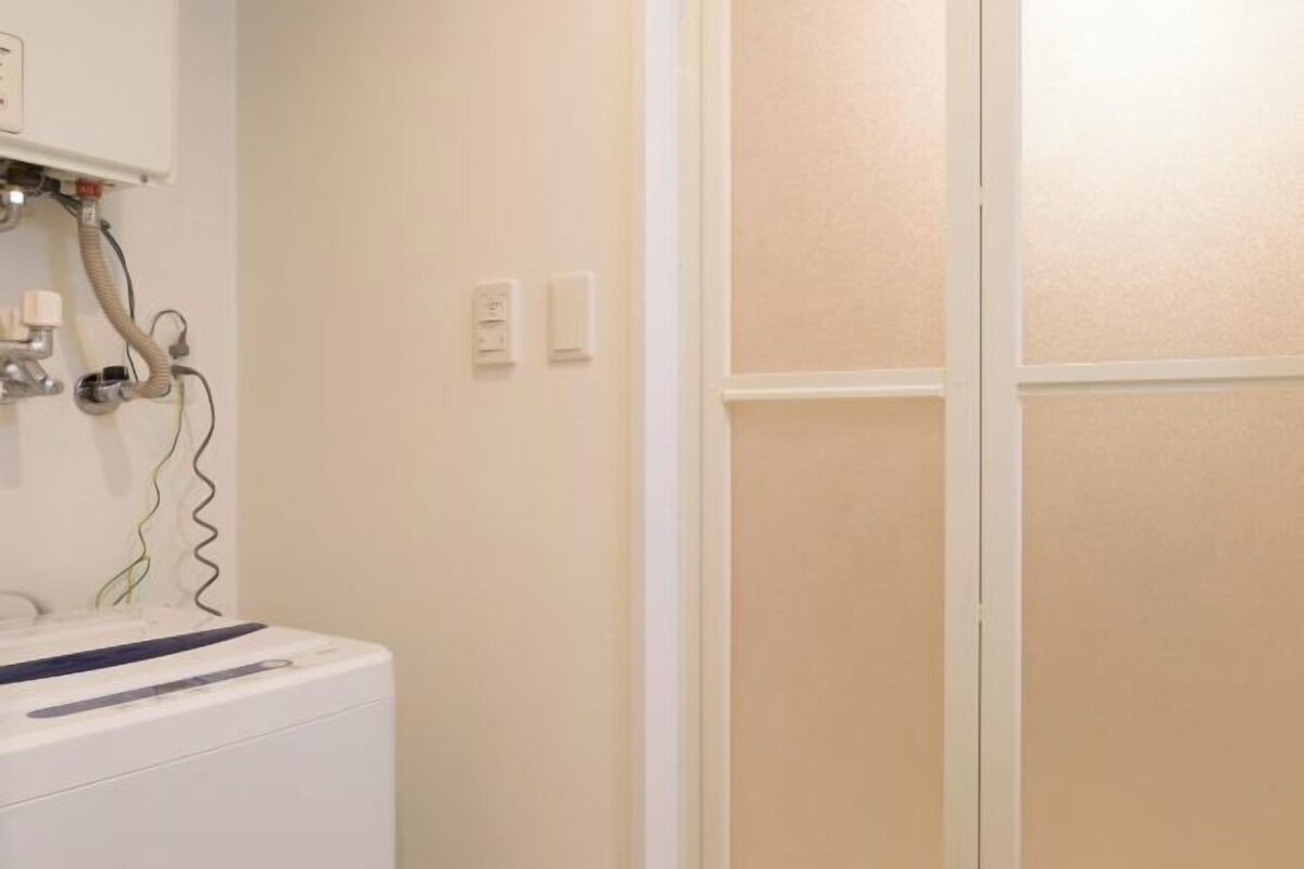 Baño | Ducha y bañera combinadas, secador de pelo, bidé electrónico y toallas