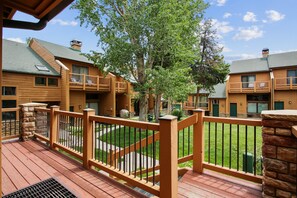 Property grounds - Experience Breckenridge in this cozy 3BR townhome with sauna and ski access, Cedars 53! (Breckenridge)