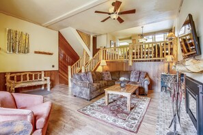 Flat-screen TV, fireplace - Experience Breckenridge in this cozy 3BR townhome with sauna and ski access, Cedars 53! (Breckenridge)