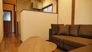 Familieleilighet, flere senger (401-402) | Oppholdsrom | Plasma-TV