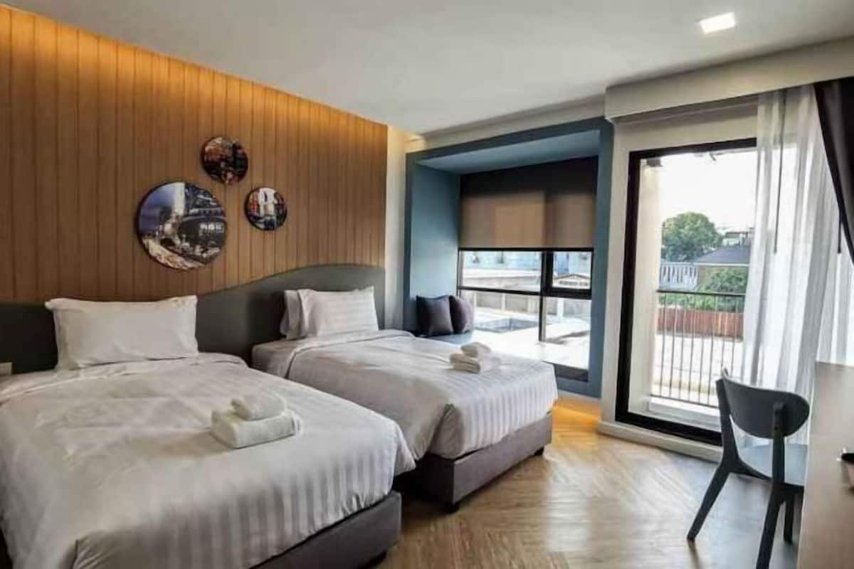 1 bedroom, desk, laptop workspace, free WiFi