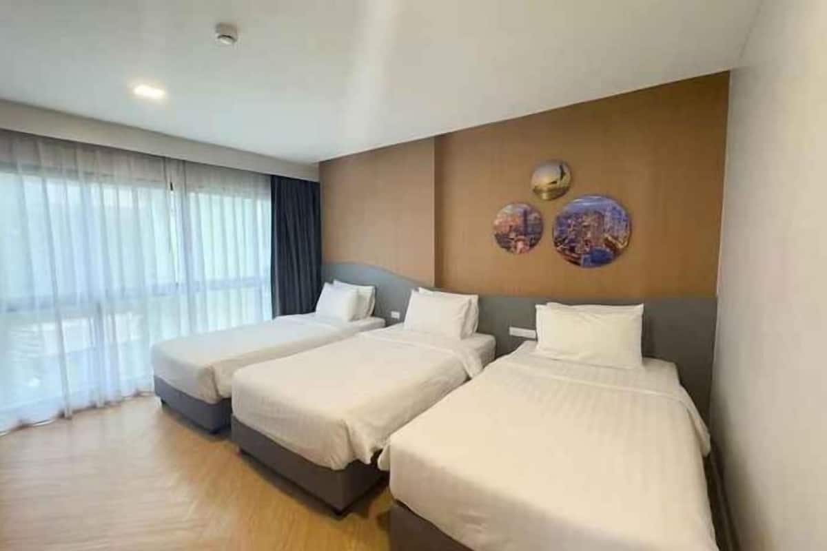 1 bedroom, desk, laptop workspace, free WiFi