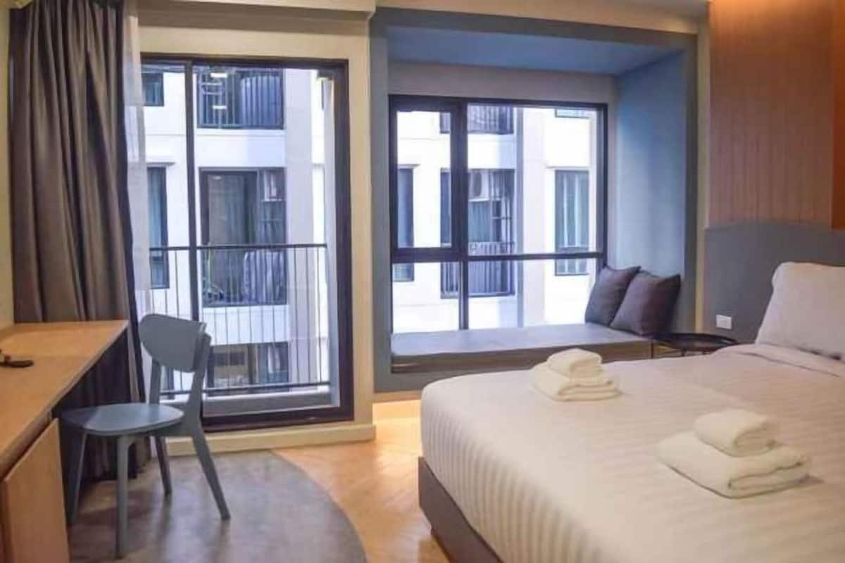 1 bedroom, desk, laptop workspace, free WiFi