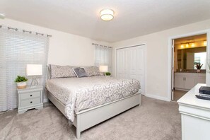 4 bedrooms, desk, iron/ironing board, WiFi