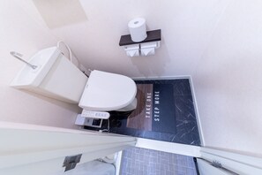 Combined shower/bathtub, towels - SUNDAY peace room Honkawa (Hiroshima)