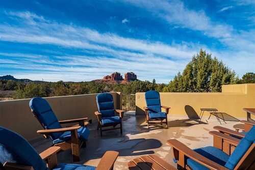 Beautiful Well Designed Home in the Chapel, Observation Deck with Red Rock