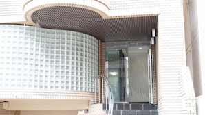 A building entrance with a glass door, a staircase, and a sign with the number 5. - SUNDAY peace room Tokaichi203 (Hiroshima)
