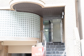施設の正面