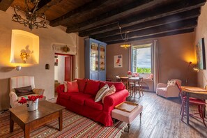 Fernseher, Kamin, DVD-Player, Tischtennisplatte