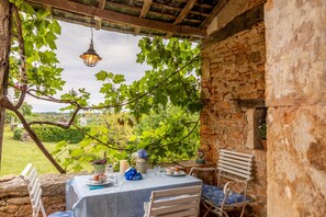 Outdoor dining - Pomette, an authentic holiday house with private pool in the Lot, Dordogne  (Florimont-Gaumiers)
