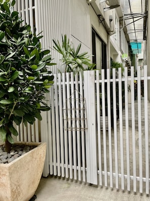 Comfort Double Room | Premium bedding, blackout drapes, soundproofing, rollaway beds - Roomi House 2 (Tainan)