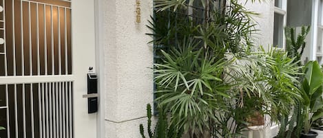 Dobbeltrom – comfort | Sengetøy av topp kvalitet og blendingsgardiner