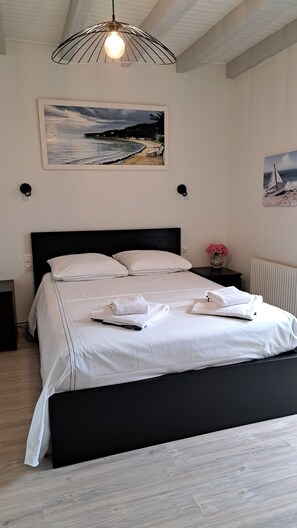 3 sovrum, skrivbord, strykjärn/strykbräda och resesäng