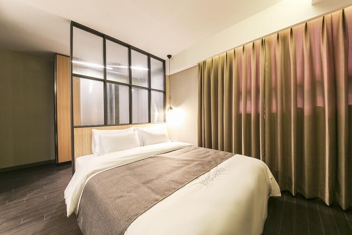 Deluxe Room | 1 bedroom, laptop workspace, free WiFi