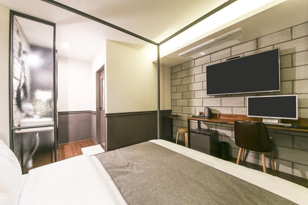 standard room | laptop workspace, free wifi