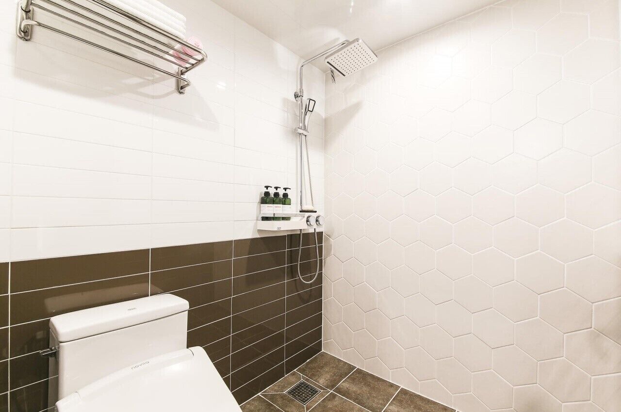 standard room | bathroom | rainfall showerhead, free toiletries, hair dryer, electronic bidet