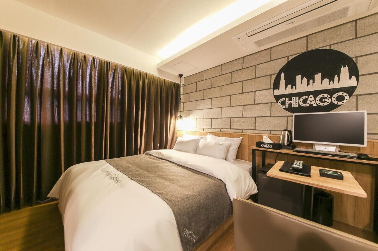 deluxe room | laptop workspace, free wifi