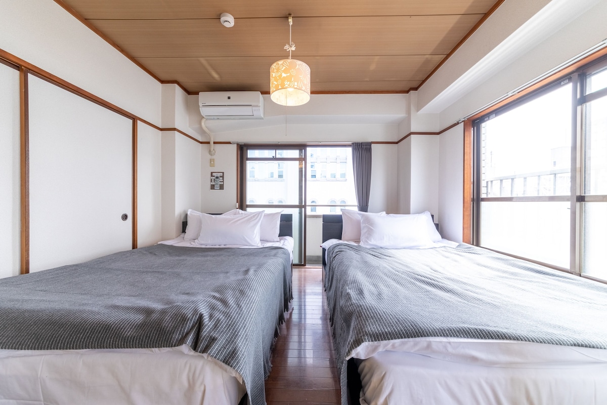 501号室 | 羽毛の掛け布団、ベビーベッド (無料)、WiFi (無料)、ベッドシーツ