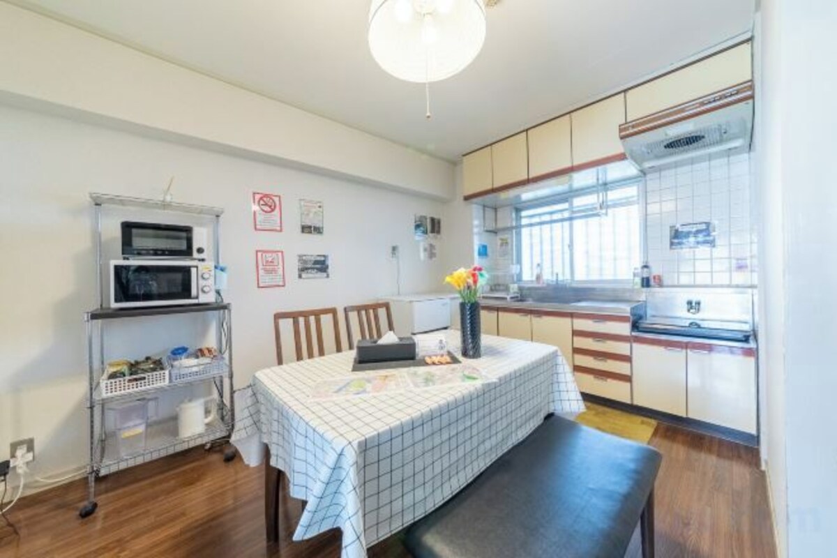 Private kitchen | Fridge, microwave, stovetop, electric kettle