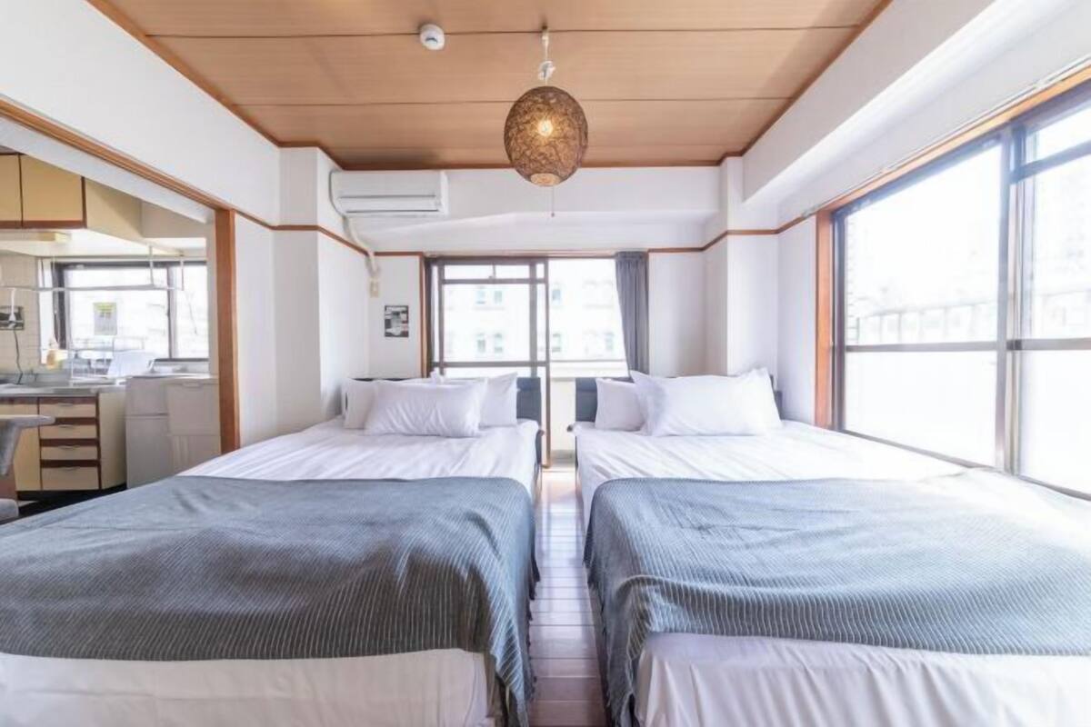 Down comforters, cribs (free), WiFi (free), bed sheets