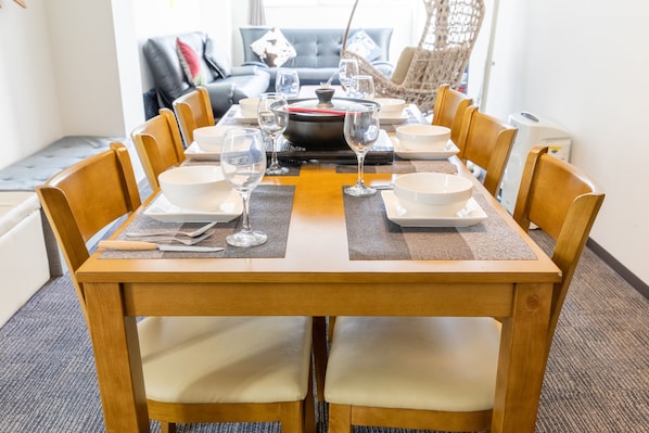 Appartement (301) | Repas dans la chambre