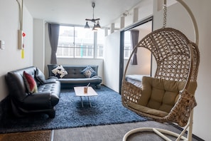 Apartemen (301) | Area keluarga | TV layar datar