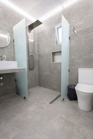 Apartment, Garden View (4 Adults) | Bathroom