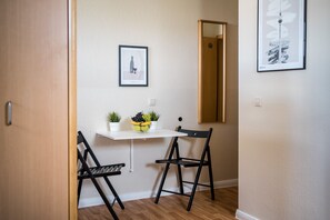 Habitación cuádruple familiar | Escritorio, wifi gratis, ropa de cama